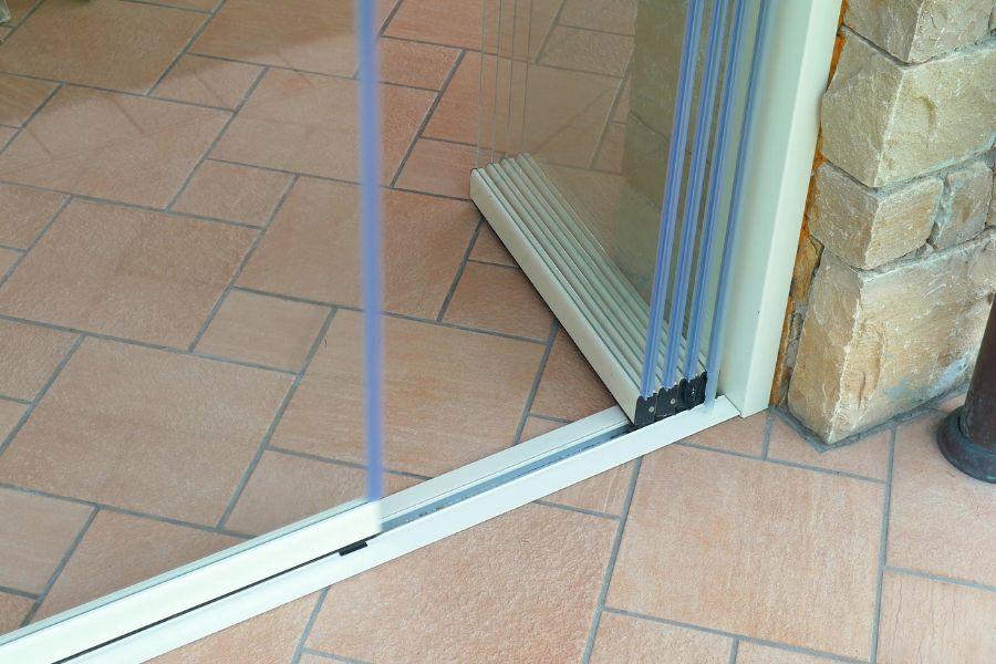 Dettaglio infissi in alluminio preverniciato