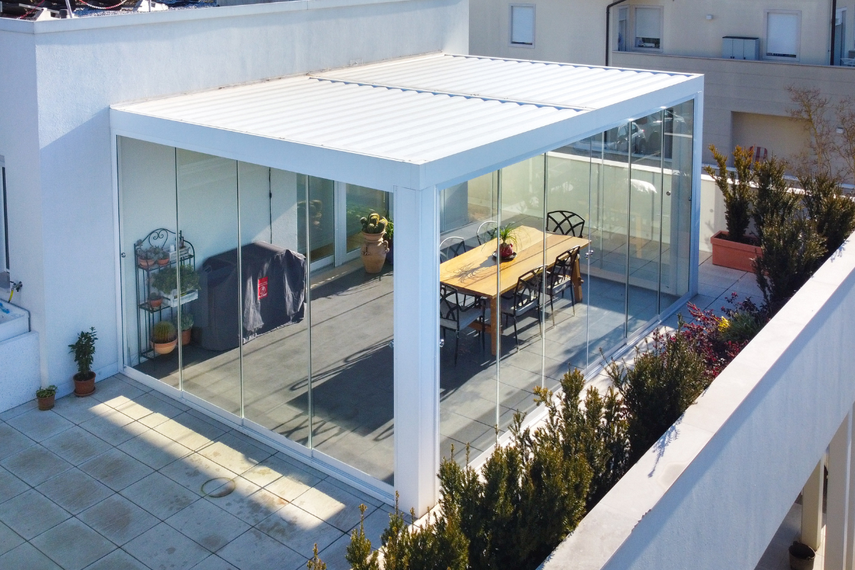 pergola-con-vetrate-su-terrazzo
